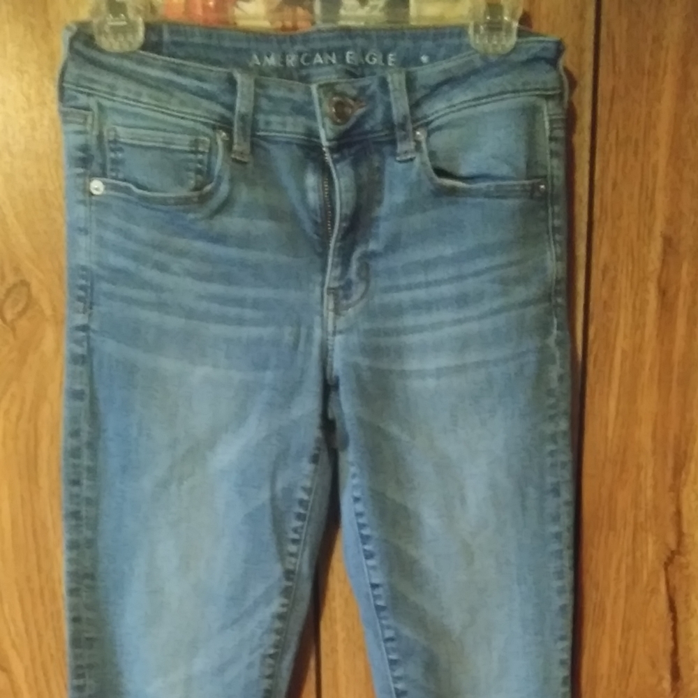 American Eagle jeans size 6 reg super stretch skinny.